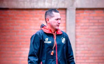 La banda roja mira de reojo el choque de la Copa Libertadores