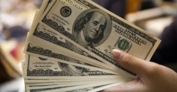 El dólar paralelo registra una leve baja y se cotiza por debajo de los Bs 9 este viernes