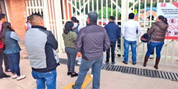 Postulantes que no ingresan a examen anuncian amparo