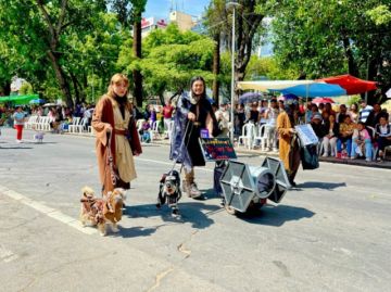 Corso de Mascotas alegra a Cochabamba