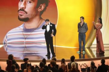 Bad Bunny hace historia en los Grammy en una gala con críticas al ICE