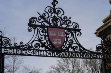 Trump exige a la Universidad de Harvard una indemnización de 1.000 millones de dólares