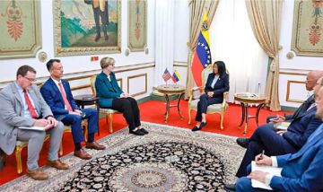 Delcy Rodríguez recibe a diplomática de EEUU