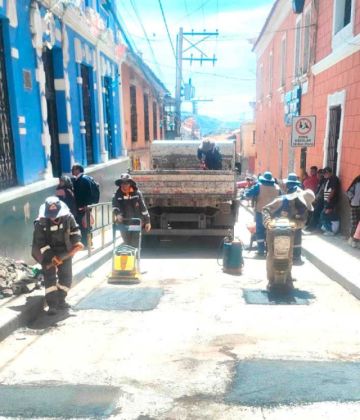 La Alcaldía inicia trabajos de bacheo en el casco histórico