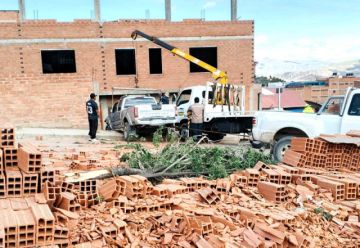 Falla en los frenos provoca  un aparatoso accidente