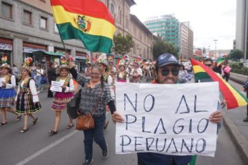 Comienzan protestas contra la apropiación peruana de cultura boliviana