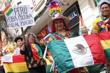 Comienzan protestas contra la apropiación peruana de cultura boliviana