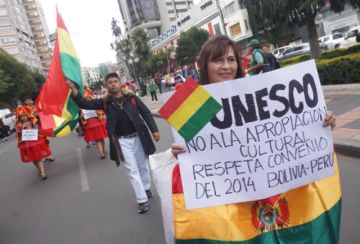 Comienzan protestas contra la apropiación peruana de cultura boliviana