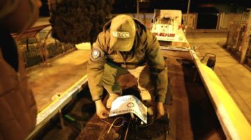 Sorprenden a dos conductores de cisternas manipulando combustible sin autorización