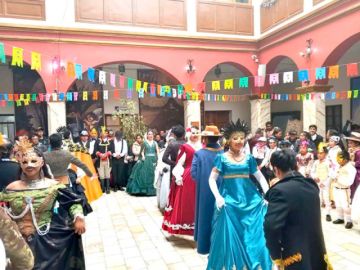 Los artistas recorrieron las calles del centro histórico.