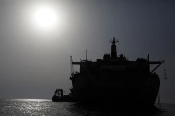 EE.UU. intercepta un buque petrolero en el Índico por violar el bloqueo de Washington al crudo en el Caribe