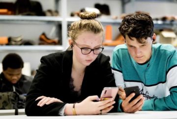 TikTok e Instagram, «telarañas sociales» que «devoran» la mente de menores y adolescentes