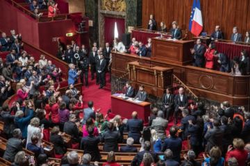 El Senado francés aprueba castigar con prisión a plataformas de contenido para adultos