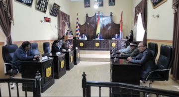 Concejo Municipal sesiona para elegir titular tras renuncia de Llally 