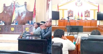 Josefina Cruz es alcaldesa tras la renuncia de Jhonny Llally