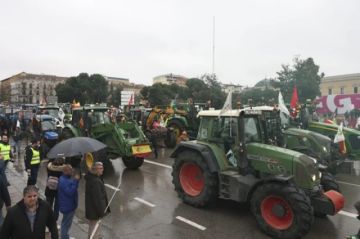 Unos 1.500 agricultores y 348 tractores protestan en Madrid contra Mercosur y la PAC
