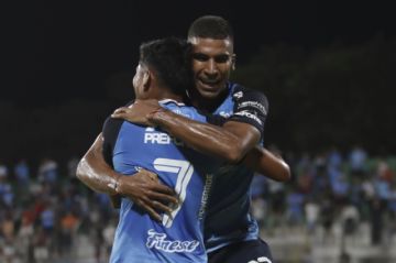 Blooming aplasta a Independiente con el sello Villarroel