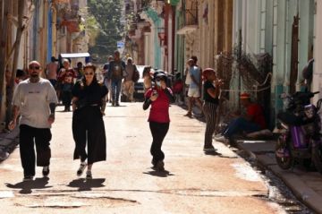 Sin petróleo, sin vuelos y con un peso en mínimos: Cuba cruje bajo la presión de EE.UU.