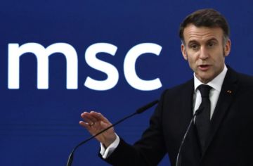 Macron quiere «restablecer un canal de comunicación con Rusia con total transparencia»