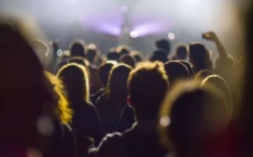 ¿Por qué clientes terminaron encerrados en un local nocturno en Comadres?