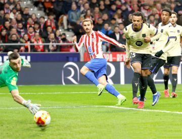 Atlético golea al Barcelona