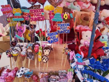 San Valentín: Comerciantes ofrecen variedad en detalles