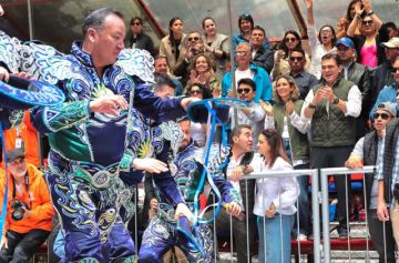 Paz y Lara viven Carnaval de Oruro por separado