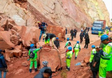 Habilitan paso provisional en la vía Oruro–Cochabamba tras trabajos por derrumbe