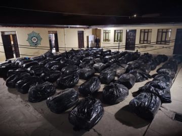 FELCN decomisa bolsas plásticas sospechosas en Oruro