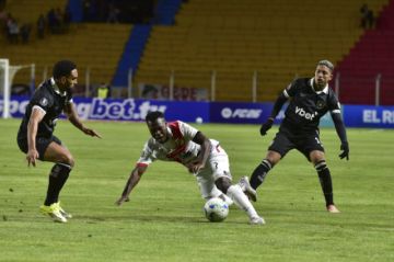 Nacional Potosí sufre para vencer a Botafogo