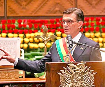 Oficialismo defiende avances ante críticas