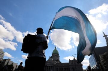 Cámara Baja argentina comienza el debate de la reforma laboral en plena huelga general
