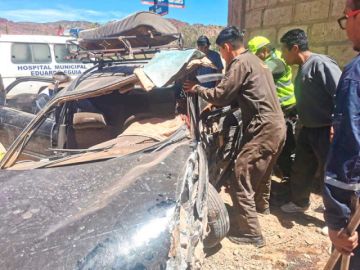 Chofer muere tras estrellar su vehículo contra muro de cemento en Tupiza