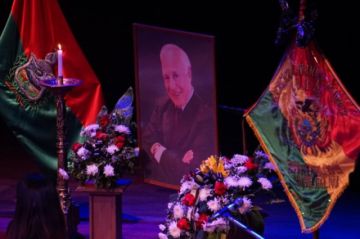 La Paz recibió a David Santalla entre aplausos y lágrimas en el Teatro Municipal