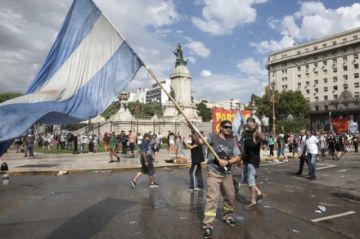 La reforma laboral de Milei barrerá con décadas de conquistas obreras en Argentina