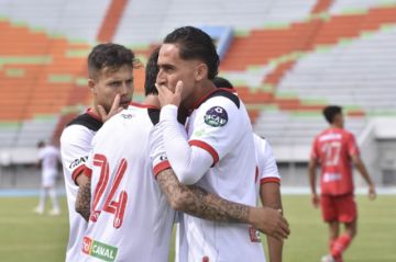 La “U” avanza con goleada