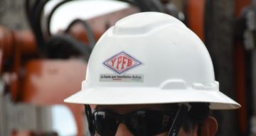 Revelan que 12 funcionarios de YPFB son investigados por mala calidad de combustible