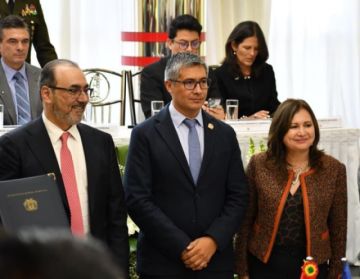 Ministro de economía defiende acuerdo con la CAF