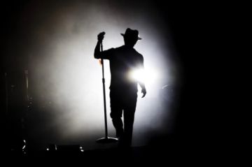 Bruno Mars declara su amor por el amor en ‘The Romantic’