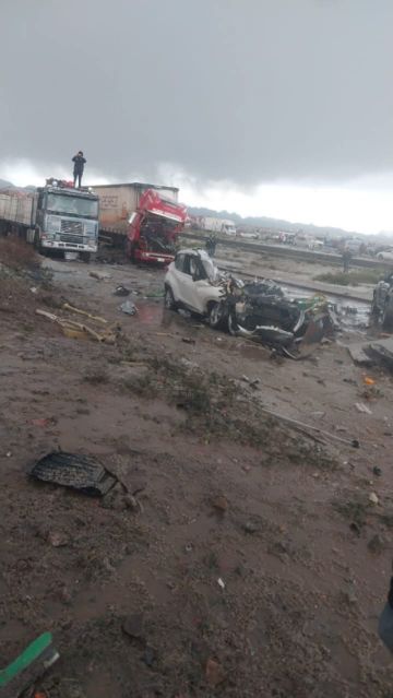 Varios vehículos con personas adentro resultan afectados en el accidente en El Alto