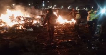Queman billetes sin valor legal que se encontraban en el avión accidentado en El Alto