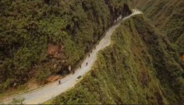 Buscan a una madre e hijo tras sufrir un accidente de tránsito en los Yungas