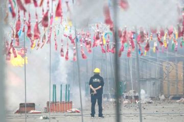 Una atronadora mascletà da comienzo en València a 19 días de fiestas de Fallas