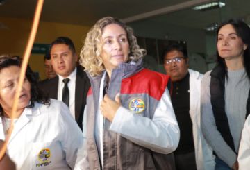 Primera dama anuncia gestiones para trasladar al exterior a niño que sufrió amputaciones