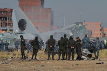 Dictan prisión preventiva para 19 acusados de robo de billetes del avión siniestrado