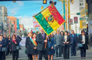 El Alto celebra sus 41 años con desfile cívico – militar en la avenida 6 de Marzo