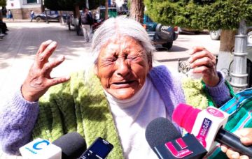 Octogenaria pierde Bs 3.800 tras caer en el “cuento del tío” en pleno centro