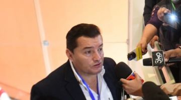 Alcalde de Santa Cruz da positivo a influenza A mientras cumple detención preventiva