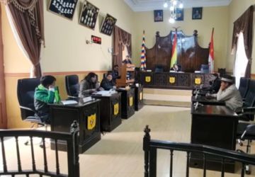 Concejo Municipal sesiona para decidir quién ocupará la alcaldía interinamente