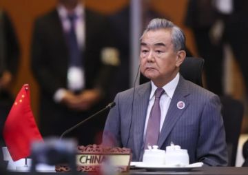El canciller chino dice que la guerra en Irán «no debería haber estallado» y pide alto el fuego